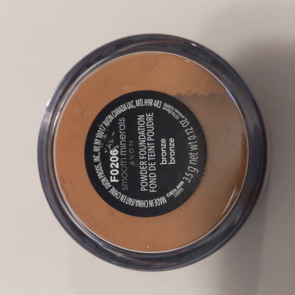 Avon Smooth Minerals Powder Foundation Bronze New In Box 3.5 g net wt 0.12 oz - Picture 2 of 9